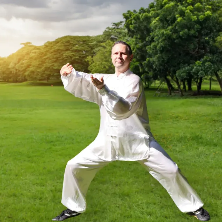 Tai-Chi-Form im Freien